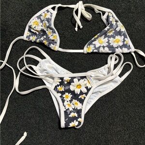 Floral Bikini Set with Daisy Print
